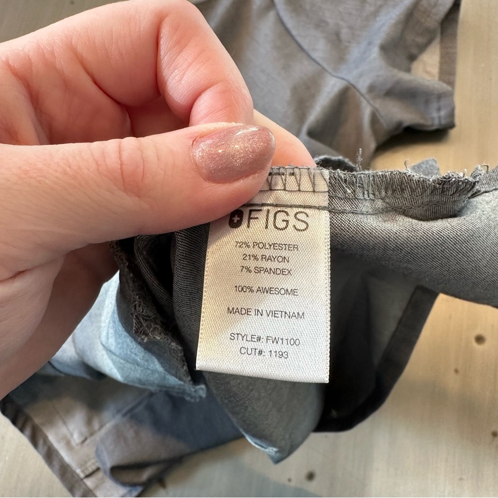 Figs Grey Graphite Casma 2 Pocket Scrub Top Size XS - Picture 7 of 7